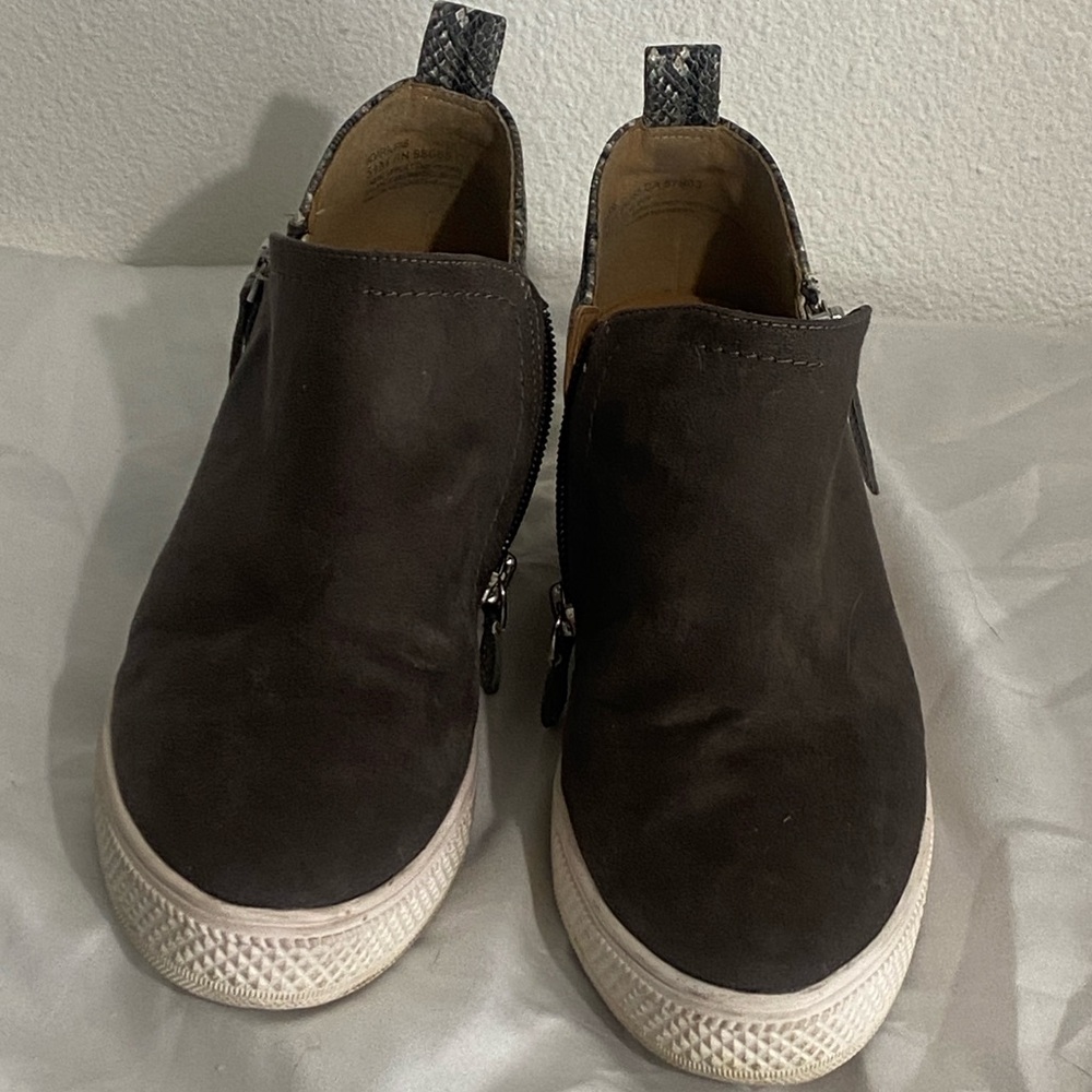 Susina Thick Soled Gray Suede And Snakeskin Double Side Zip Boot Sneakers Sz 5.5